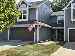 8020 Cobblestone Road, Urbandale, IA 50322