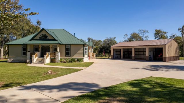 3998 County Road 612, Angleton, TX 77515