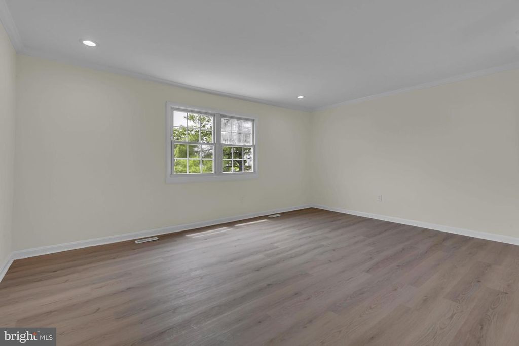 Image 12 of property listing at 1 BOHN COURT, Rosedale, MD 21237