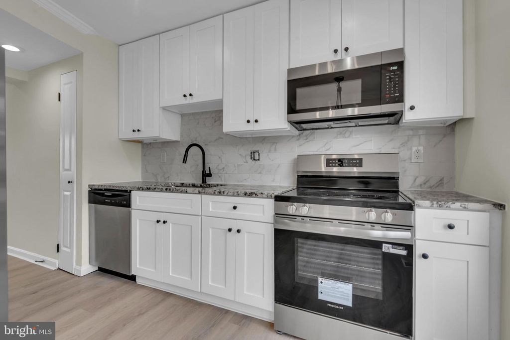 Image 5 of property listing at 1 BOHN COURT, Rosedale, MD 21237