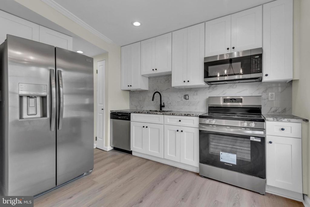 Image 6 of property listing at 1 BOHN COURT, Rosedale, MD 21237