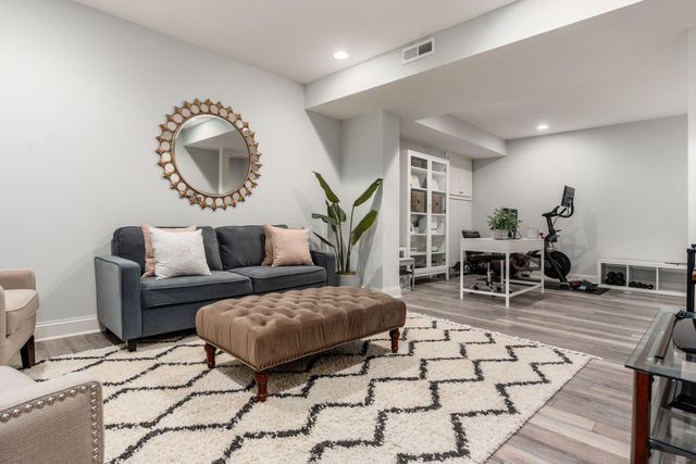 35 E Pawnee Drive, Powell, OH 43065