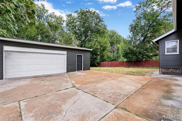 9119 Shelley Avenue, Overland, MO 63114