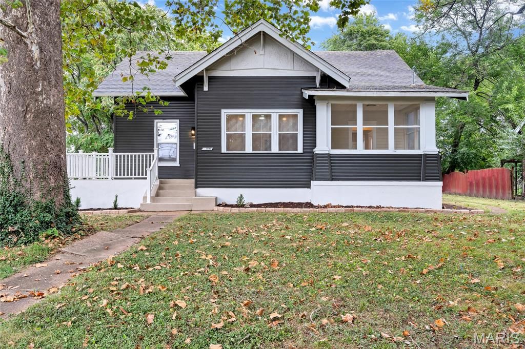 9119 Shelley Avenue, Overland, MO 63114