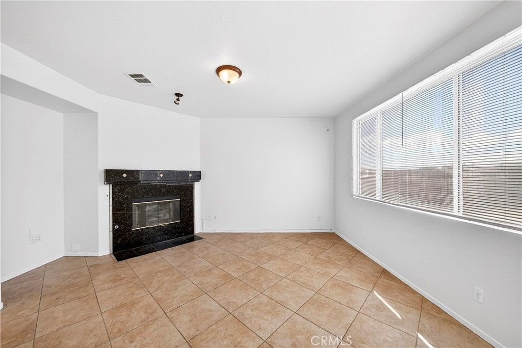 Image 10 of property listing at 13689 Buena Vista, Hesperia, CA 92344