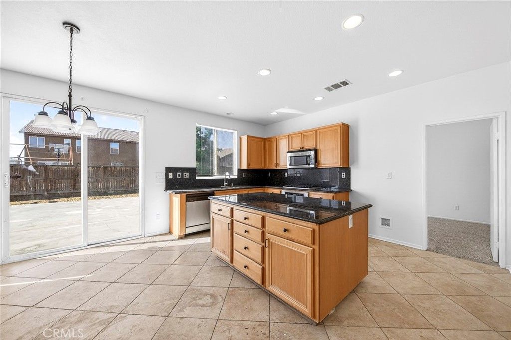 Image 14 of property listing at 13689 Buena Vista, Hesperia, CA 92344