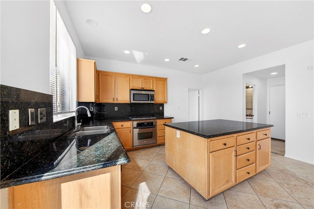 Image 16 of property listing at 13689 Buena Vista, Hesperia, CA 92344