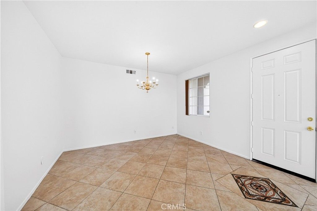 Image 20 of property listing at 13689 Buena Vista, Hesperia, CA 92344