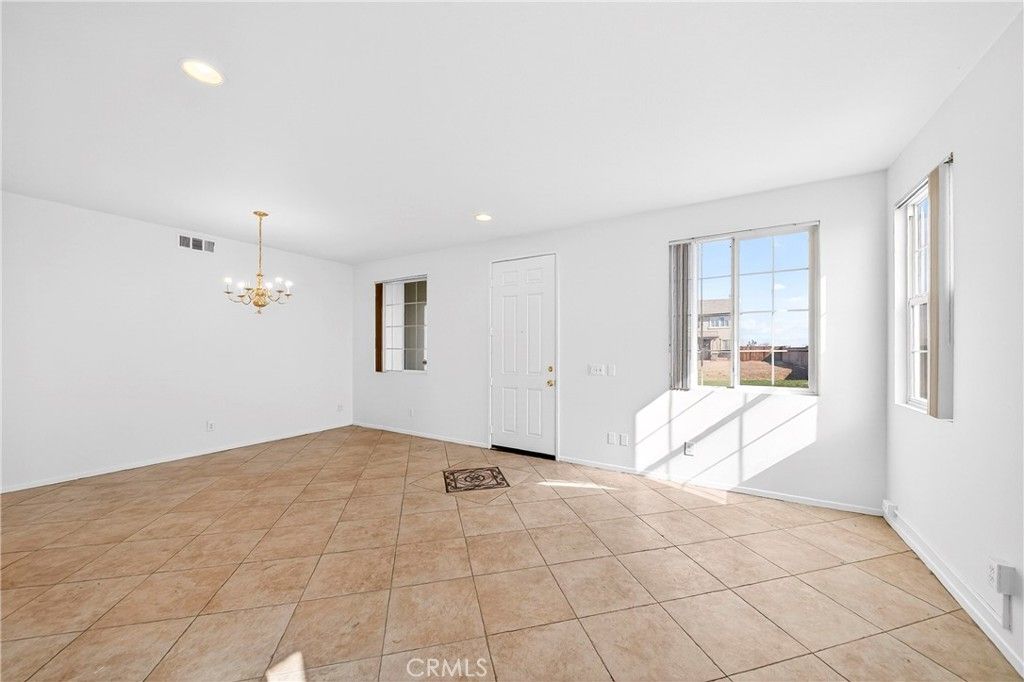 Image 21 of property listing at 13689 Buena Vista, Hesperia, CA 92344