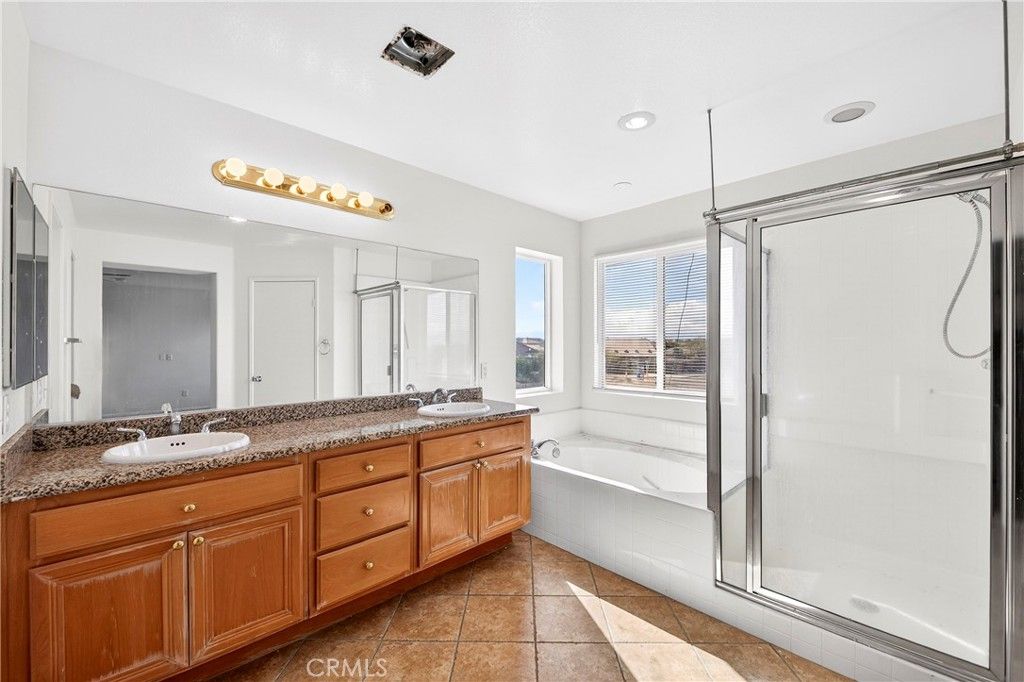 Image 38 of property listing at 13689 Buena Vista, Hesperia, CA 92344