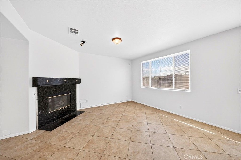 Image 9 of property listing at 13689 Buena Vista, Hesperia, CA 92344