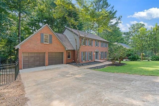 3752 Frederica Road NW, Berkeley Lake, GA 30096