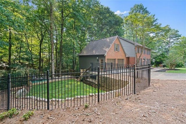 3752 Frederica Road NW, Berkeley Lake, GA 30096