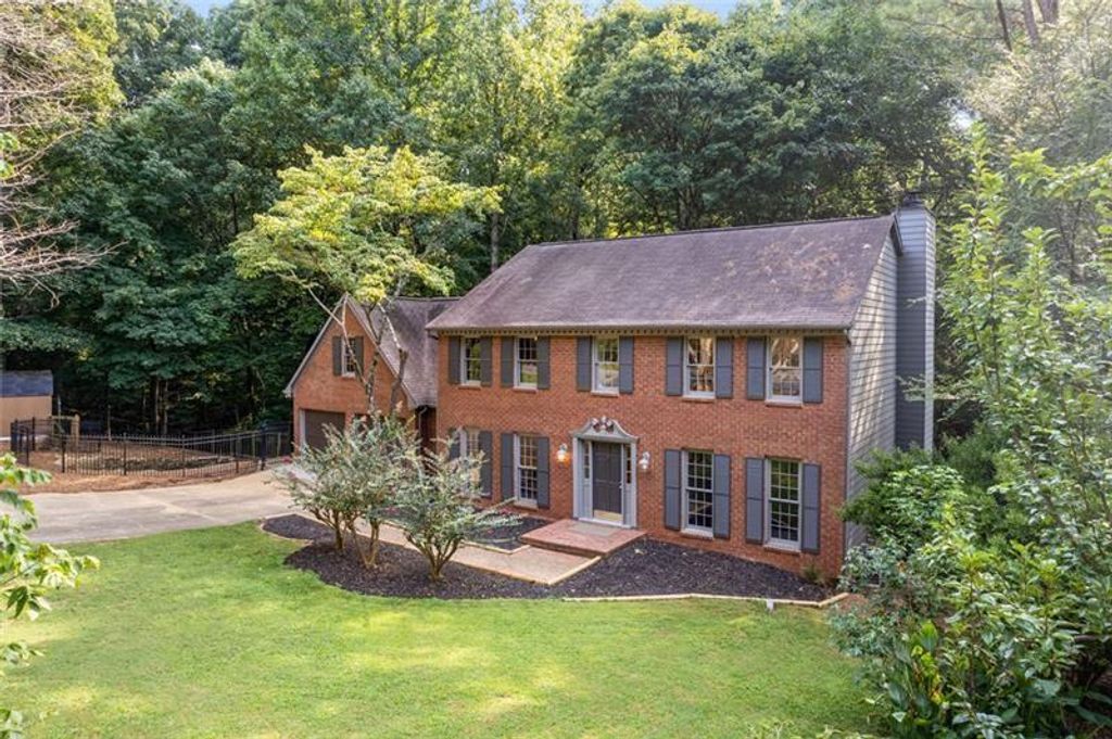 3752 Frederica Road NW, Berkeley Lake, GA 30096