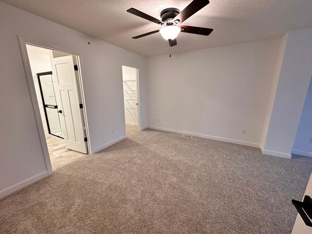 5277 Long Pointe Pass, Woodbury, MN 55129