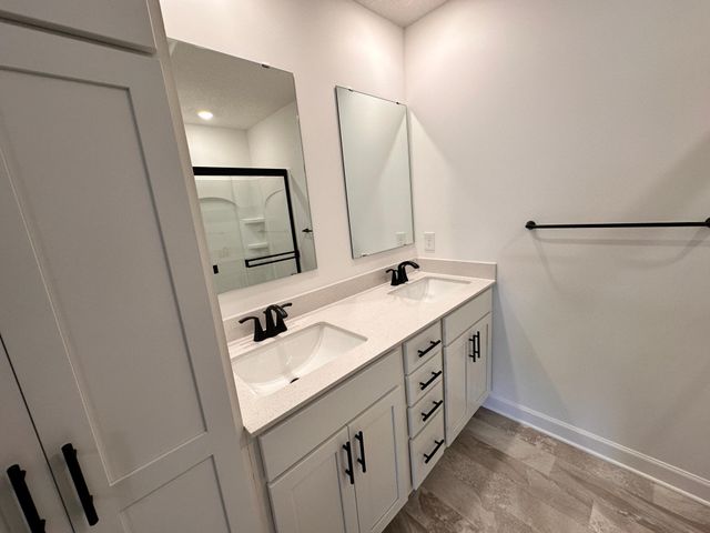 5277 Long Pointe Pass, Woodbury, MN 55129