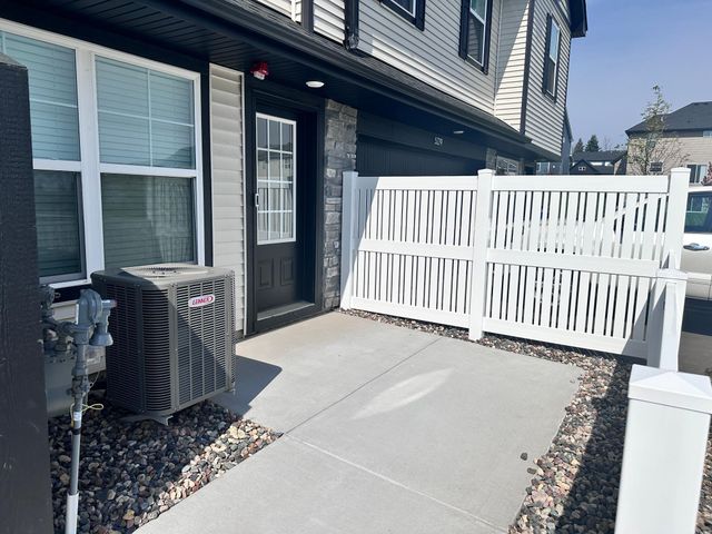 5277 Long Pointe Pass, Woodbury, MN 55129