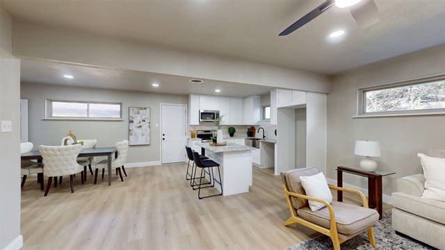 5009 Roxie Street, Haltom City, TX 76117