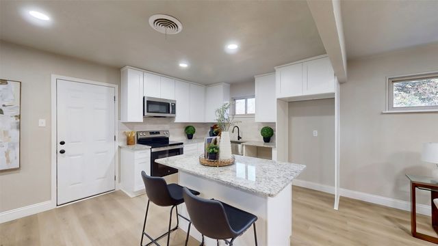 5009 Roxie Street, Haltom City, TX 76117