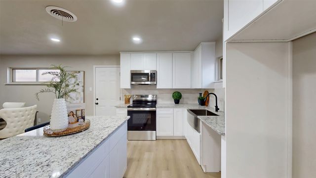 5009 Roxie Street, Haltom City, TX 76117