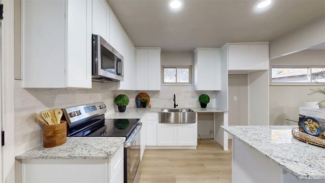 5009 Roxie Street, Haltom City, TX 76117