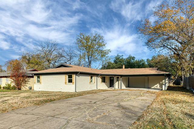 5009 Roxie Street, Haltom City, TX 76117