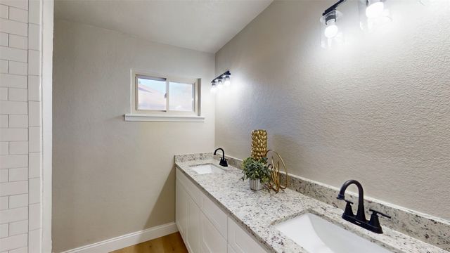 5009 Roxie Street, Haltom City, TX 76117