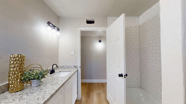 5009 Roxie Street, Haltom City, TX 76117