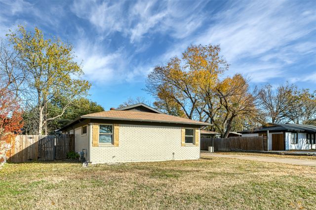 5009 Roxie Street, Haltom City, TX 76117