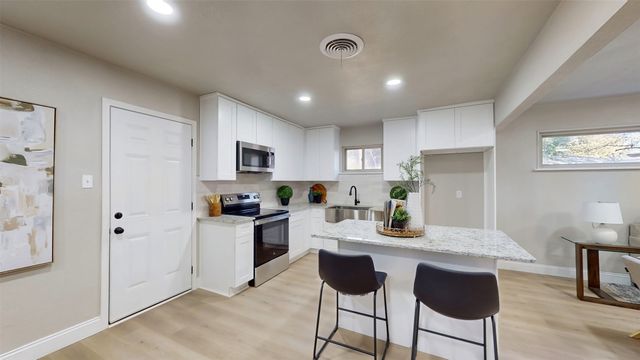 5009 Roxie Street, Haltom City, TX 76117