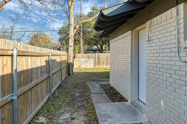 5009 Roxie Street, Haltom City, TX 76117
