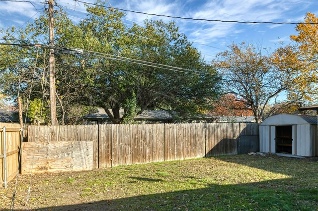 5009 Roxie Street, Haltom City, TX 76117