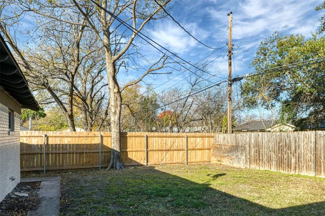 5009 Roxie Street, Haltom City, TX 76117