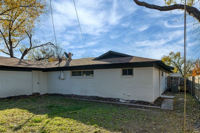 5009 Roxie Street, Haltom City, TX 76117