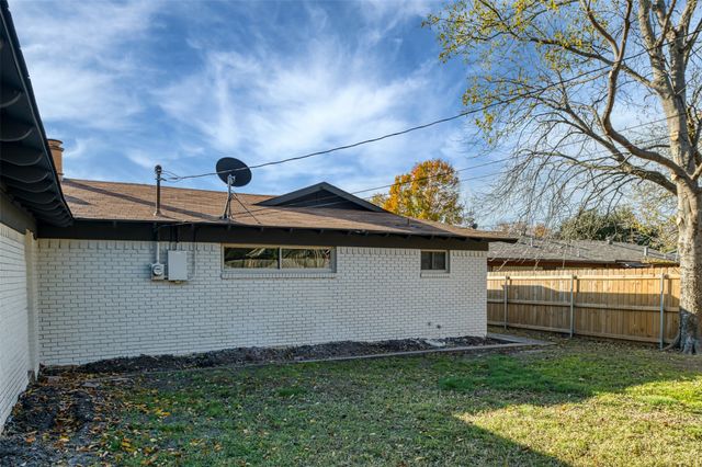 5009 Roxie Street, Haltom City, TX 76117