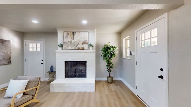 5009 Roxie Street, Haltom City, TX 76117