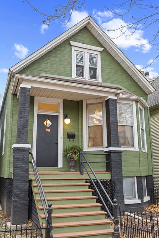 2148 W Belle Plaine Avenue 1, Chicago, IL 60618