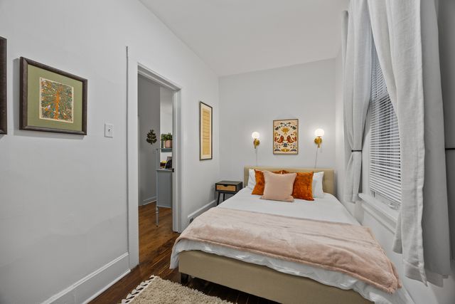 2148 W Belle Plaine Avenue 1, Chicago, IL 60618