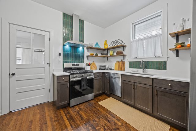 2148 W Belle Plaine Avenue 1, Chicago, IL 60618