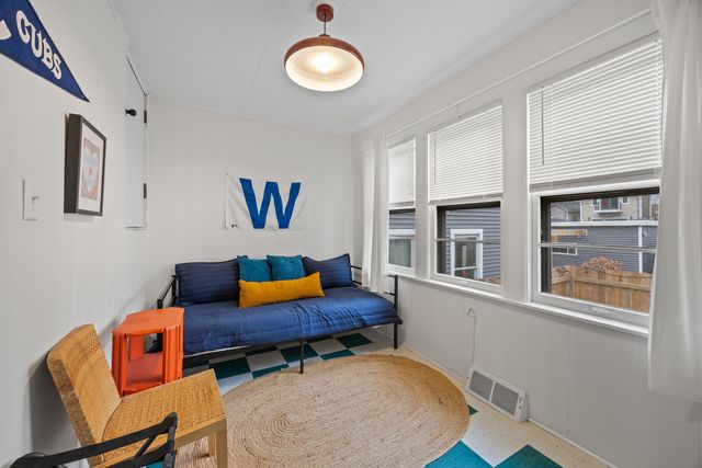 2148 W Belle Plaine Avenue 1, Chicago, IL 60618