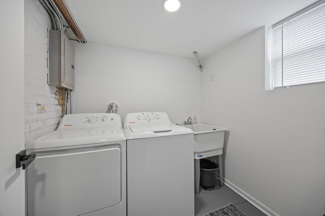 2148 W Belle Plaine Avenue 1, Chicago, IL 60618