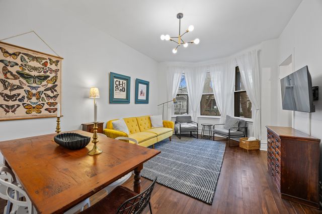 2148 W Belle Plaine Avenue 1, Chicago, IL 60618