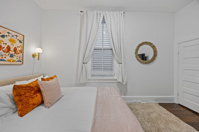 2148 W Belle Plaine Avenue 1, Chicago, IL 60618