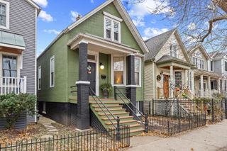 2148 W Belle Plaine Avenue 1, Chicago, IL 60618