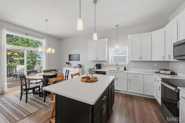 411 Knothole Lane, Wentzville, MO 63385