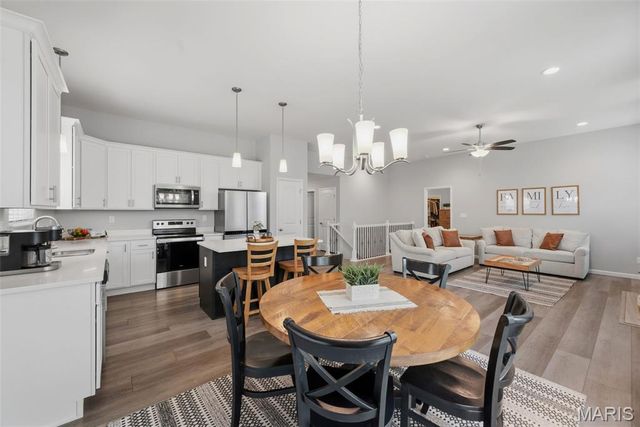411 Knothole Lane, Wentzville, MO 63385