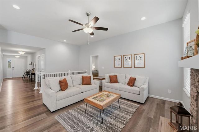 411 Knothole Lane, Wentzville, MO 63385