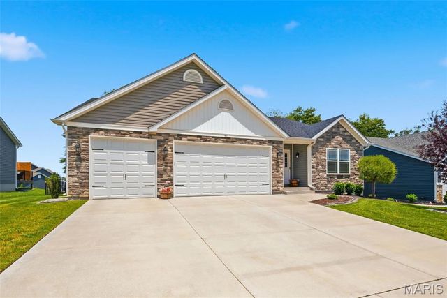 411 Knothole Lane, Wentzville, MO 63385