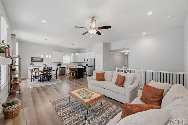 411 Knothole Lane, Wentzville, MO 63385
