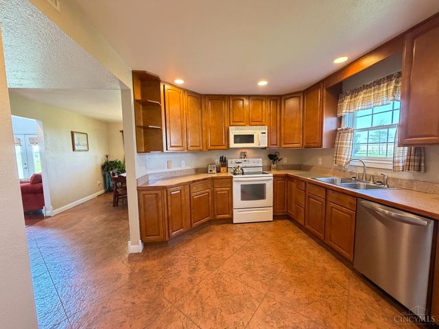 1176 Leeka Road, Green Twp, OH 45159